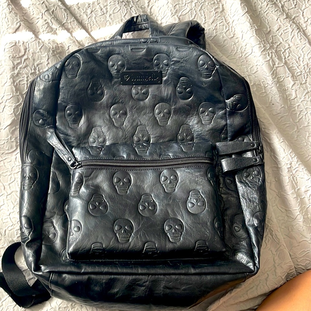 Great Loungefly Skull backpack!!!
